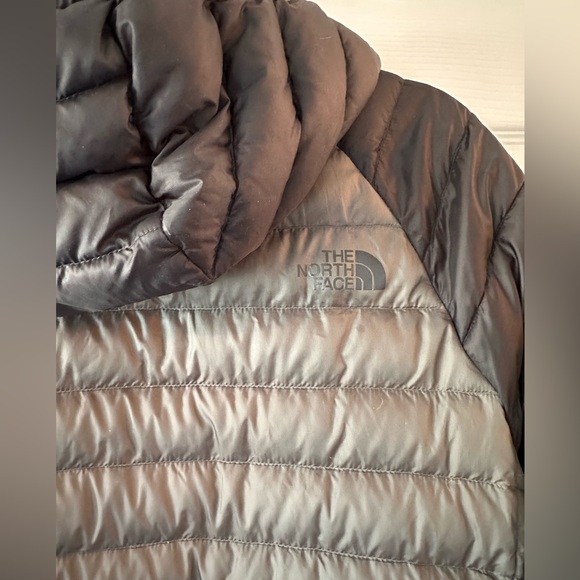 The North Face Men’s Hooded Puffer Jacket – Gray/Black – Size Small - Picture 6 of 9
